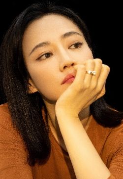 高清中国大陆吉林长春女演员谭卓性感优雅写真手机壁纸