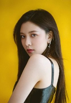 高清澳大利亚影视女演员宋妍霏手机壁纸