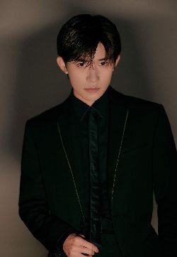 易烊千玺