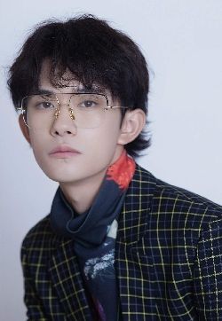 中国内地湖南怀化流行男歌手四字弟弟易烊千玺手机壁纸