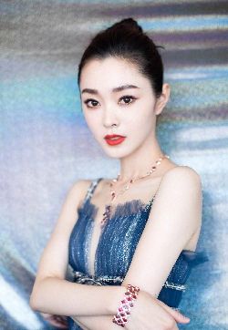 中国内地湖北省荆门女演员宋轶薄纱公主裙高清手机壁纸