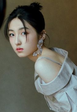 中国内地河南省三门峡女演员张子枫清新甜美写真手机壁纸
