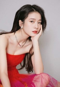 中国内地浙江省义乌女演员张雪迎性感红裙写真手机壁纸