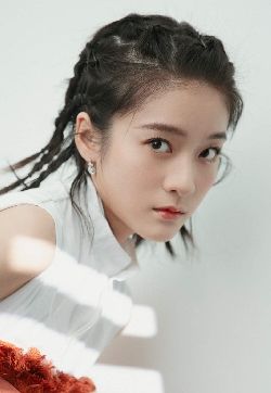中国内地浙江省义乌女演员张雪迎俏皮清纯高清手机壁纸