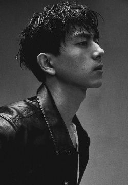 中国内地湖北荆州男演员李现酷帅撩人写真手机壁纸