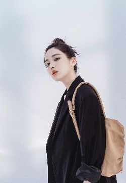 中国内地新疆乌鲁木齐市影视女演员古力娜扎丸子头高清手机壁纸图片 中国内地新疆乌鲁木齐市影视女演员古力娜扎丸子头高清手机壁纸图片