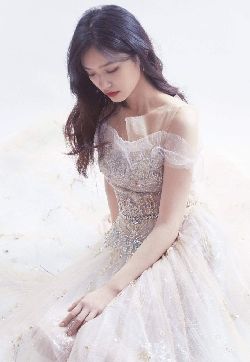 中国内地浙江省湖州影视女演员林允性感优雅写真手机壁纸