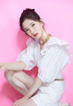 中国内地上海女演员江疏影清新甜美手机壁纸