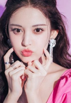 中国内地新疆乌鲁木齐市影视女演员古力娜扎性感粉裙写真手机壁纸