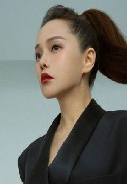 中国台湾歌手、演员伊能静成熟魅力写真桌面壁纸