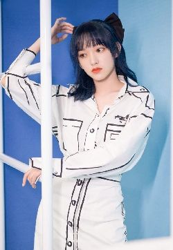 高清中国内地流行乐女歌手程潇清爽甜美写真手机壁纸