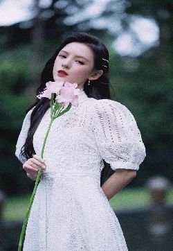 中国内地新晋女演员模特张予曦气质非凡写真高清手机壁纸