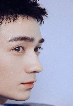 高清中国大陆武汉男演员朱朱一龙盛世美颜高清手机壁纸