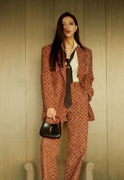 高清澳大利亚影视女演员宋妍霏复古酷飒写真手机壁纸图片
