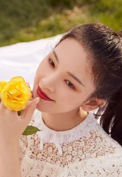 中国内地四川省攀枝花女演员陈瑶波浪刘海甜美养眼图片第张