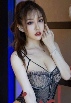成熟性感迷人的美丽模特陈亦菲夜精灵的吻高清透明蕾丝内衣写真集