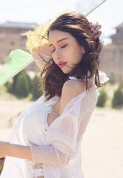最新美女模特MM1313田梓茵沙漠中的烟火高清海边美女写真集