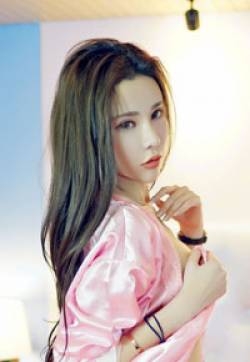 性感女神萌琪琪Irene写真图片