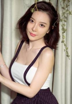 首部性感绝色熟女慕羽茜美胸美女私人号写真专辑