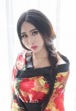 纹身女郎孟狐狸一身骚红赚足你眼球