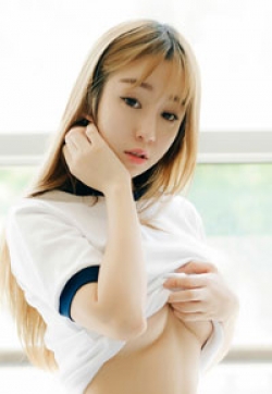 性感妹子王雨纯紧身短裤翘臀写真