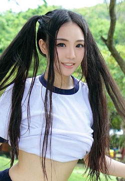 长腿尤物许文婷前凸后翘劲爆沙滩_znns.com性感图片/第1页