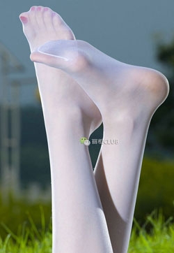 漂亮美女图片7160Model雪儿夜空白丝高清美足写真集