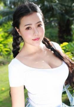 美臀女神玛鲁娜粉嫩翘臀姿势诱人
