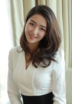 头条女神无遮挡美女方子萱-经典的秘书OL系列