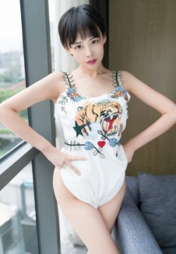 美胸嫩模周周火辣身材叫人欲罢不能
