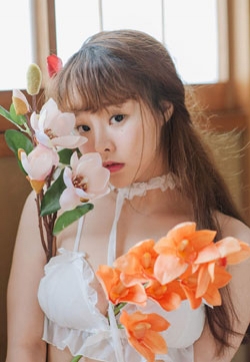 cf美女柳侑绮白纱少女与花美女墙纸