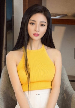Lilian亦冷亦暖丝袜美女诱惑土肥圆写真集