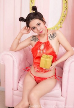 [日本女优大全]红色兜肚Amrita贞贞新年写真套图