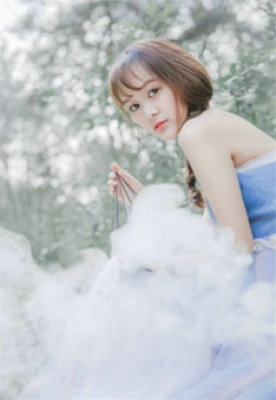 清纯美女森林仙境写真iPhone壁纸