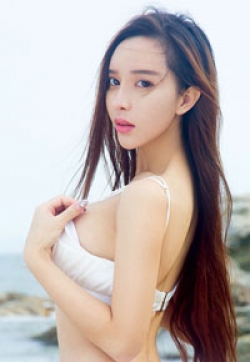 极品尤物海边撩衣露乳让人垂涎欲滴