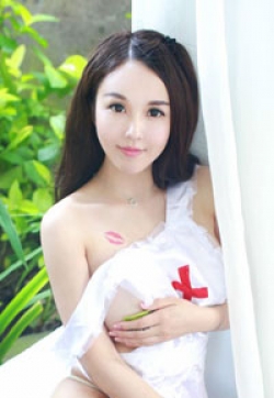 大胸美护士沈蜜桃双手遮胸难挡春光大泄美女写真高清壁纸图片