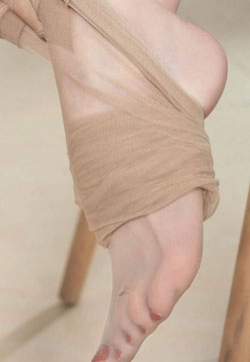 [LiGui丽柜]Model兔子肉丝袜丝足诱惑高清美女写真壁纸图片