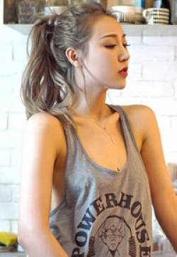长腿女郎晗大大性感内衣美腿诱人