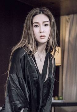 河北秦皇岛美女申美嫣奢华少妇写真集