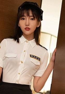 AISS爱丝模特火辣嫩模女子兵陆萱萱黑丝玉足制服诱惑高清壁纸图片