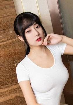 重庆美女何嘉颖性感浴室真空吊带高清妹妹写真集