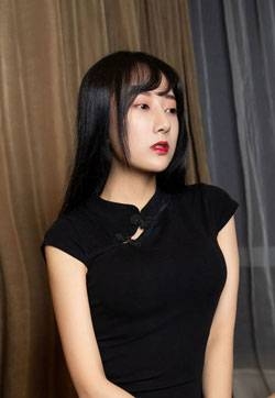 重庆美女何嘉颖性感内衣黑丝美腿系列高清妹妹写真集
