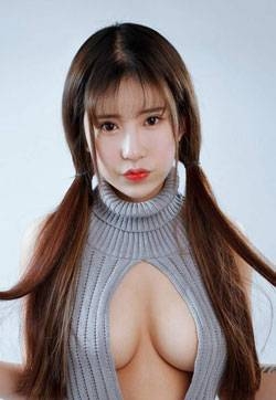 日韩mm美女模特萝莉悠悠酱开背毛衣与黑色丝袜高清妹子写真集