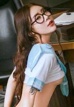 足球宝贝爱丽莎丝袜美腿诱惑十足