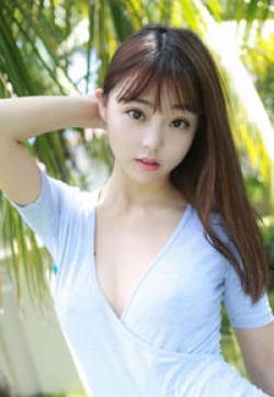 湿身诱惑佘贝拉性感激凸夺人眼球