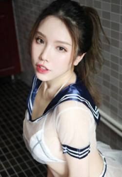 尤物黄乐然水手服火辣身材夺眼球