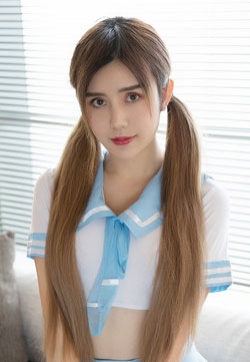 日本萌妹子天使般美艳学妹卓娅祺网袜美足完美S字身躯房间诱惑