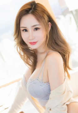 嫩模美女胸部闺房私拍美艳夺目内衣秀写真图片
