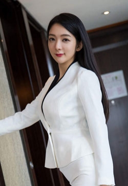 人像摄影Angela小热巴性感秘书写真集
