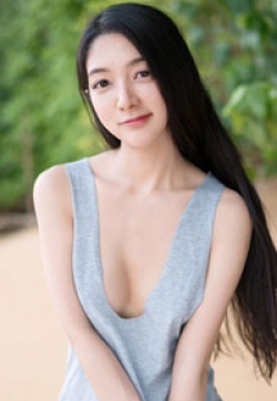 内地性感美女背心甜神小热巴小脚撩人欲罢不能写真图片